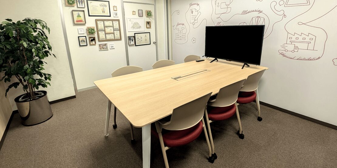 ゼロインが会議室リニューアルサポートをした東京菅公学生服株式会社様の会議室